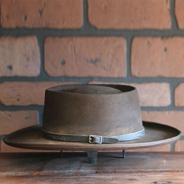 Western-top-hat